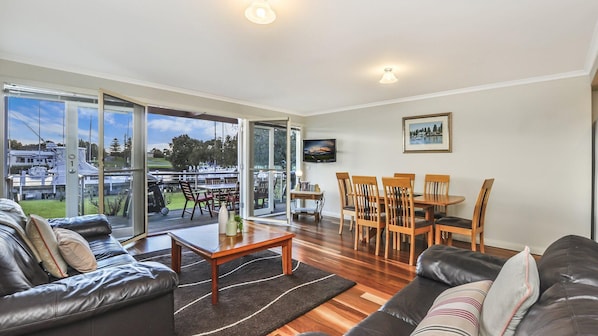 Living / Dining Area