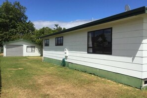 side view facing into property