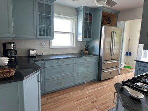 Beautiful remodeled kitchen and appliances!