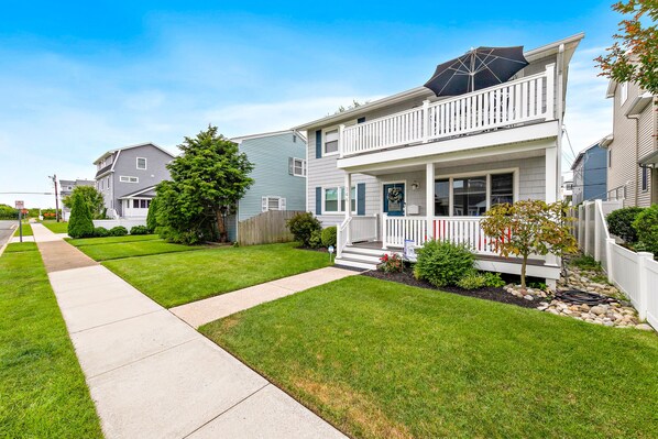 Front view on 37th St, walk past just 3 houses to beach entrance