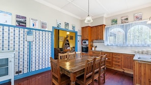 Kitchen / Dining Area