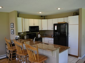 Kitchen with breakfast bar