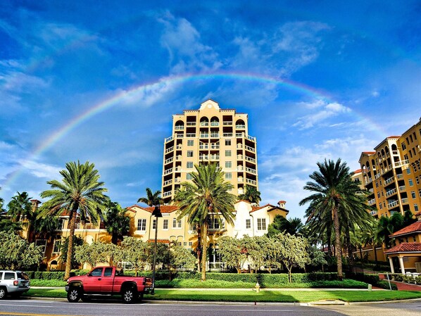 Welcome to your vacation... at Belle Harbor Condo's.