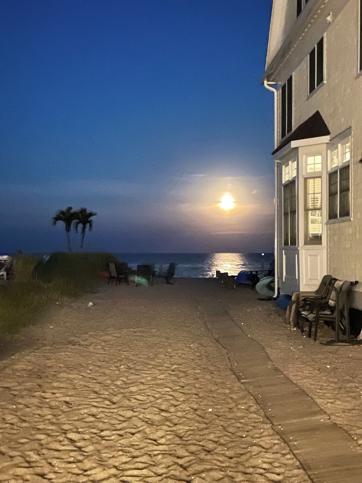 Beachfront house on Long Island Sound