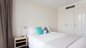 2nd bedroom with queen bed