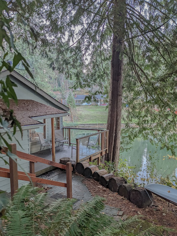 Cottage entry at high tide.