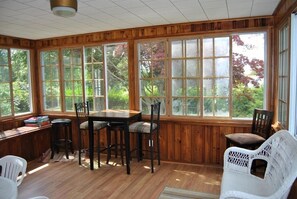 sun room, sitting room