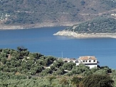 Lake Villa House is a Very Beautiful Villa in Front of the Lake of Iznájar