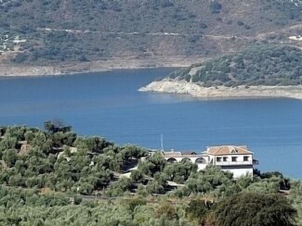 (Copia) Views of the Lake and the House