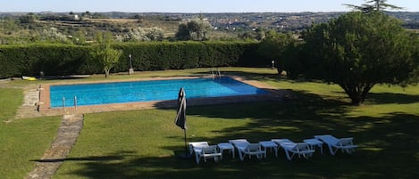 Vista panoramica con el pueblo de Barbastro al fondo.