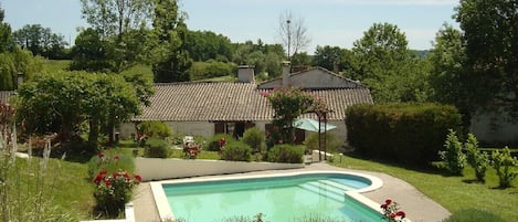 Les Noisettes, entrance and pool