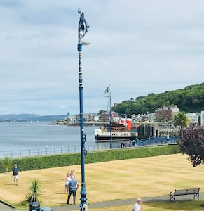 3 Bedroom Sea View Apartment in central Rothesay - sleeps 6 guests