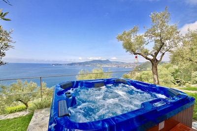 SUITE DOLCEVITA by KlabHouse w/Hot tube, AC and panoramic view