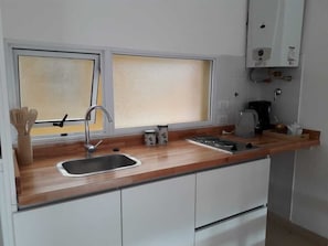 Cocina totalmente remodelada con utilitarios