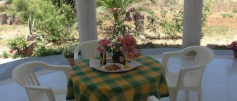 Outdoor dining