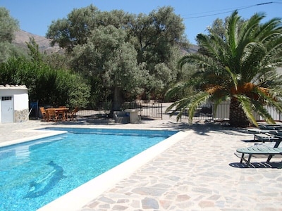 Holiday home with private pool in fantastic setting 