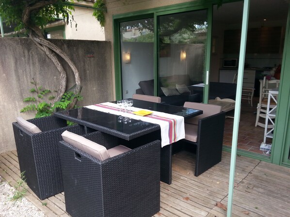Alfresco dining in the private garden 