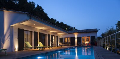 Wunderschönes neues modernes Haus zwischen Grasse und Cannes in der Nähe der Strände 