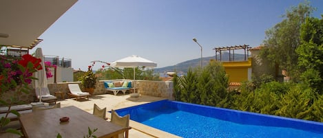 Private pool in the quiet residential area near the sea in Kalamar Bay. 