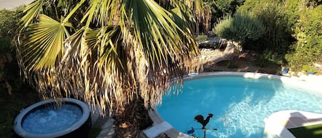 VUE DU JARDIN DE LA TERRASSE AU PREMIER