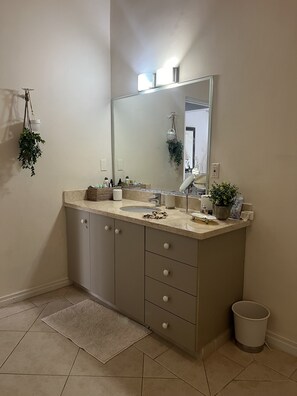 Ensuite bathroom