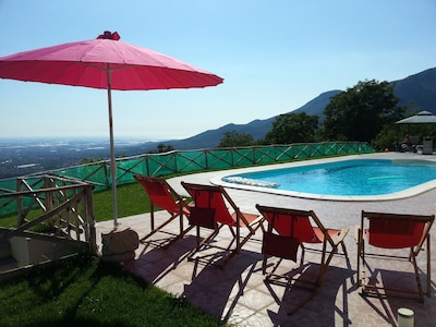 Peaceful 4 Bedroom hillside villa/stunning views/ pool. At the heart of Campania