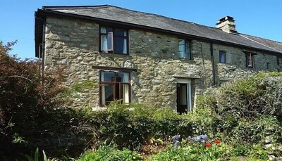 C16th casa con un jardín Rambling En una aldea en el Parque Nacional de Dartmoor