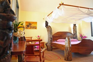 Deluxe bedrooms all with 4 post kingsize or super kingsize bed