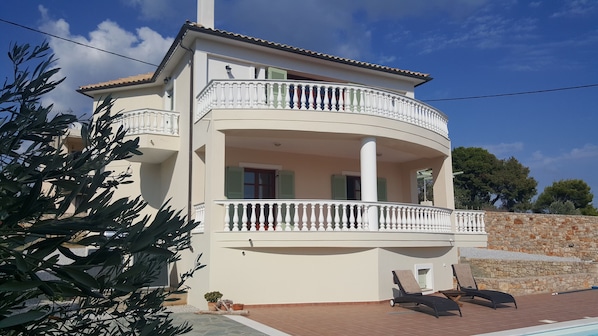 Gallini , our centrally based, spaciouse , family villa