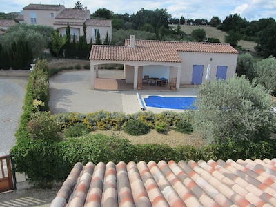Provence, villa with swimming pool, on the lavender plateau, sunny