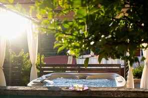 Bain à remous extérieur