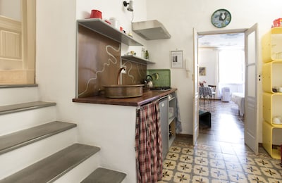 Alghero, nice appartment in Old town next to cathedral and near the sea