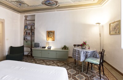 Alghero, nice appartment in Old town next to cathedral and near the sea