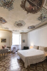 Alghero, nice appartment in Old town next to cathedral and near the sea