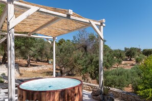 Bain à remous extérieur