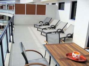 Sun loungers on the large terrace (6)