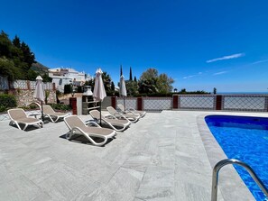 Sun bed and bbq area