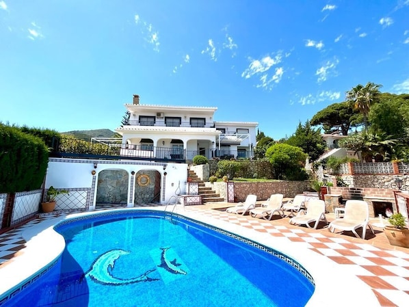 Villa with private pool and gardens