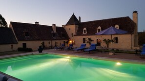 Lovely warm evenings by the pool