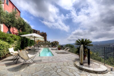  Il Mulino suitable 4/5 people. with shared pool & private Jacuzzi hot tub