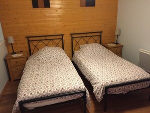 Twin bedroom