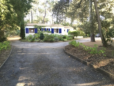 Villa située dans le bois de la Chaise à 800m des plages recherchées