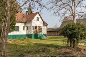 FeWo "Streuobstwiese-The Orchard" im Winter- nicht nur ein Idyll für Bienen!