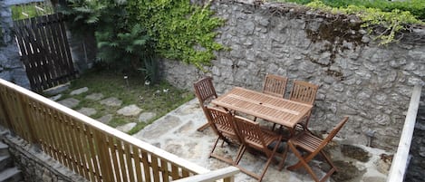 Terrasse d’accès à la location