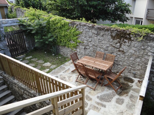 Terrasse d’accès à la location