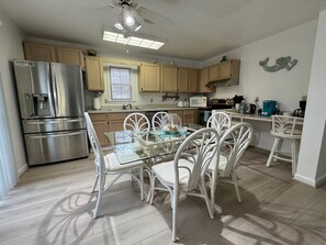 Kitchen/Dining area