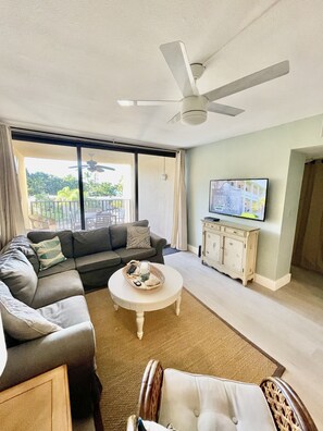 Family Room -plenty of seating. Roku TV.