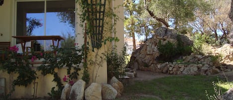 TERRASSE VUE DU JARDIN