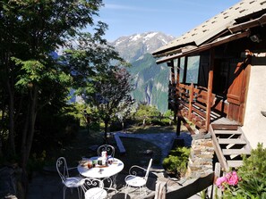 TERRASSE EXTERIEURE ET SA VUE EXCEPTIONNELLE