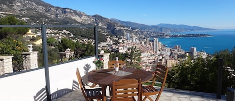Vue de la Terrasse de Monaco à Bordighera